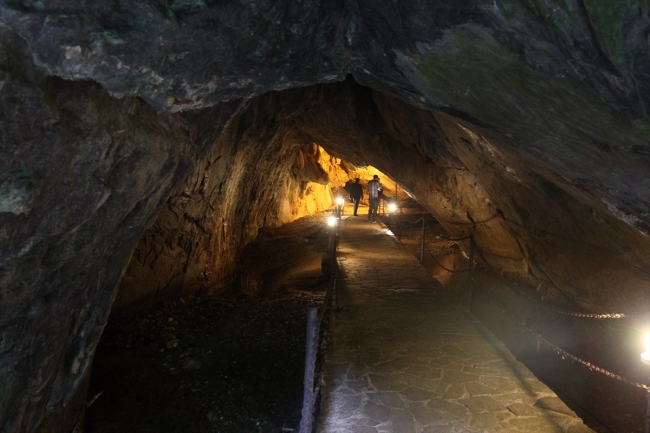 Sıcaktan bunalanlar soluğu Dupnisa Mağarası’nda alıyor
